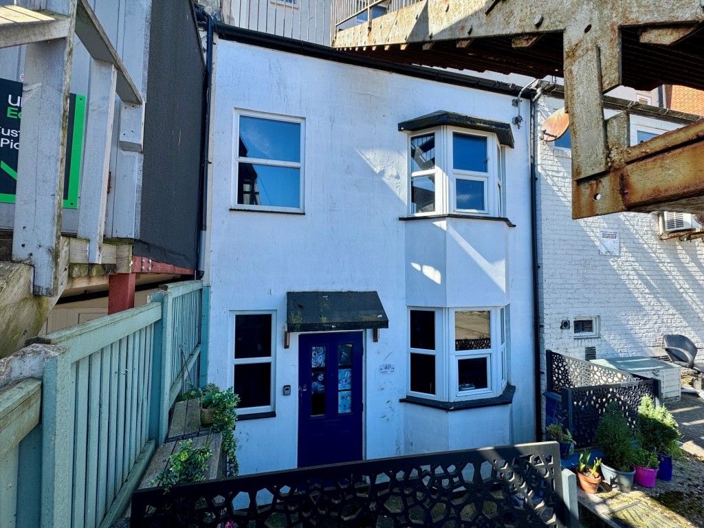 Lot: 53 - ONE-BEDROOM MAISONETTE CLOSE TO AMENITIES - Front of property alternative view